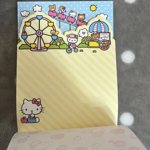Hello Kitty Note Pad - Picture 3 of 9